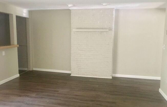 *** Beautiful & Updated Apartment in Mt. Washington * 1 Block to Grandview Ave * Pet Friendly * Available Now ***