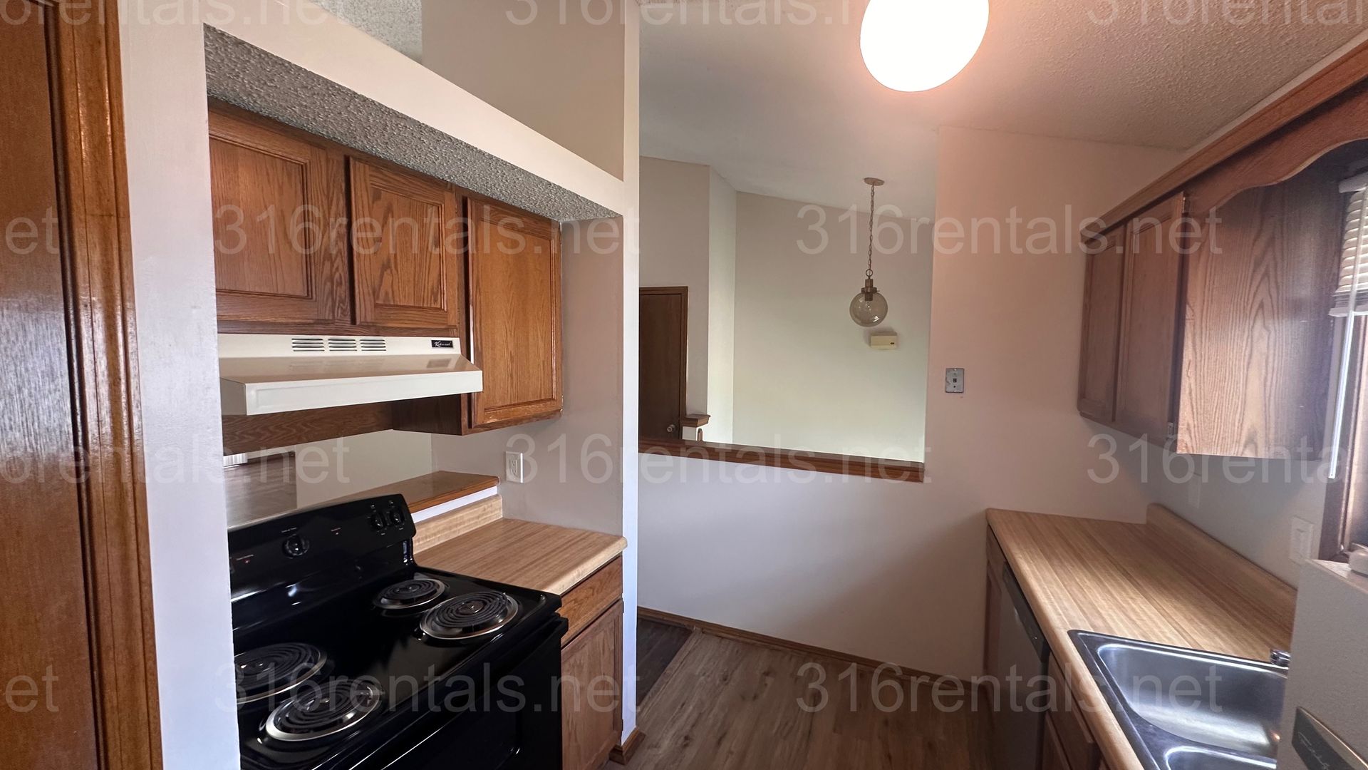 $895 - 2 bed 1.5 bath - Recently Remodeled Condo
