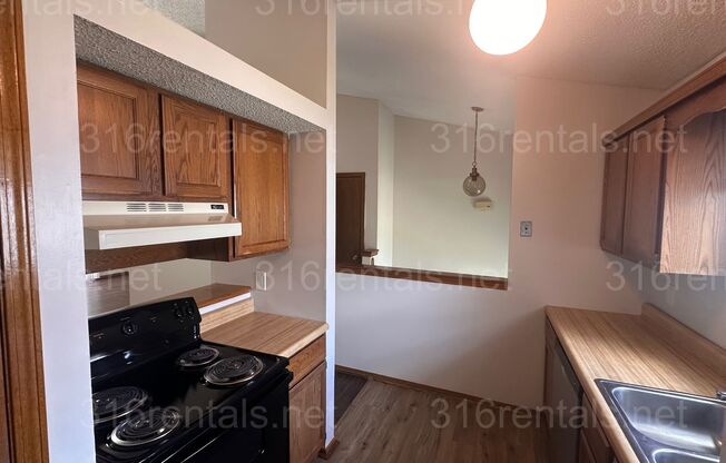 $895 - 2 bed 1.5 bath - Recently Remodeled Condo