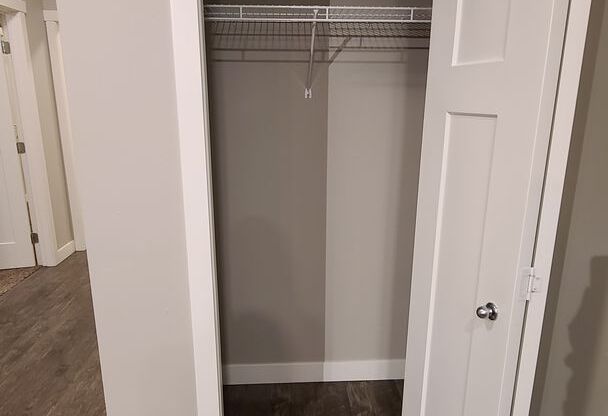 1 bed, 1.5 baths, $1,325, Unit 322