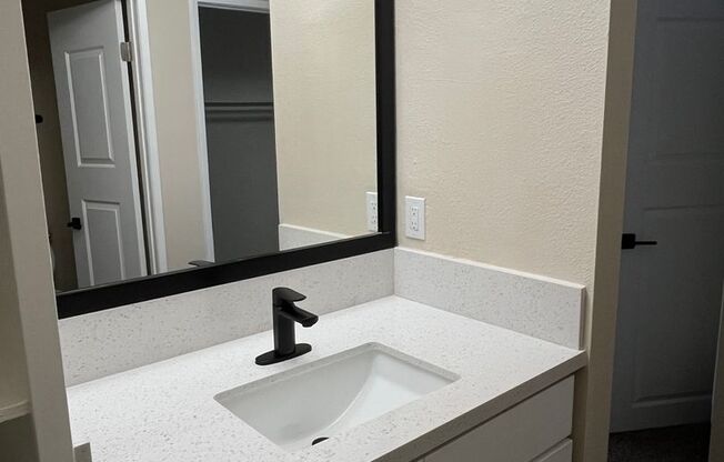 1 bed, 1 bath, 714 sqft, $1,595, Unit 010