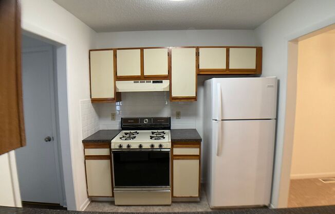 1 Level 2 Bed, 2 Bath Condo in the heart of Raleigh!