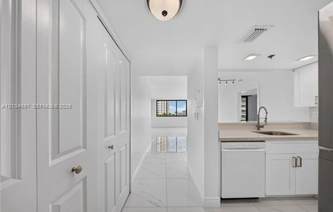 1 bed, 1.5 baths, $3,100, Unit # 916