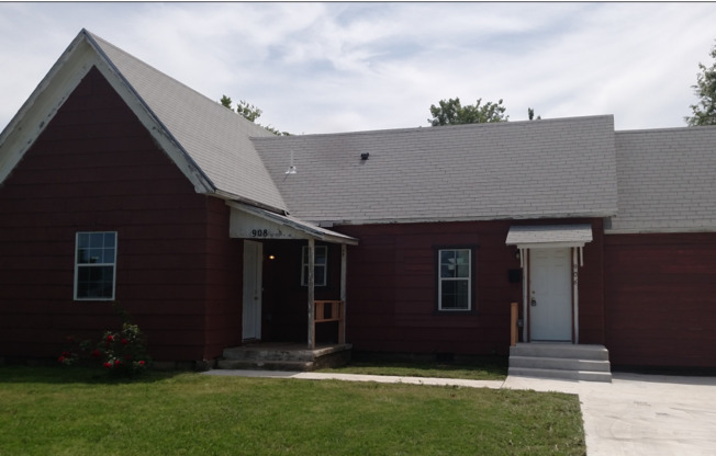 908 E Main St