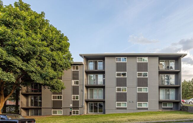 2 beds, 1 bath, 825 sqft, $1,085, Unit 18