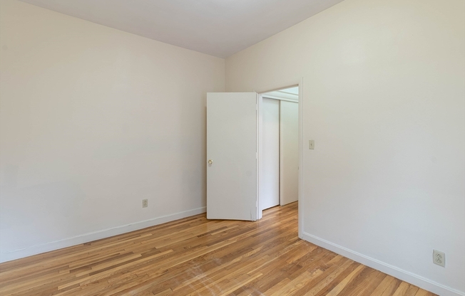 1 bed, 1 bath, 525 sqft, $2,400, Unit 34