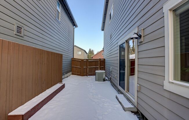 3 beds, 2.5 baths, $2,595