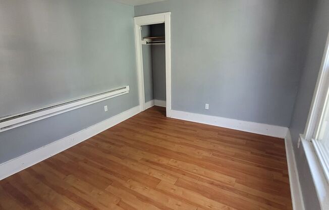 1 bed, 1 bath, 1,157 sqft, $1,000, Unit Up Right #1