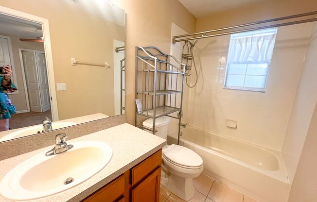 MOVE IN MAY-Water & electricity included 1x1 above garage apartment!! Full kitchen & bathroom!! Washer & dryer! Separate entrance in back!