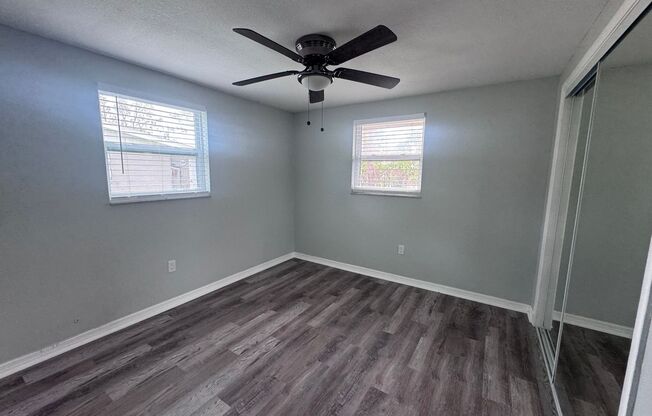 2 Bedroom 1 Bath Duplex with Washer/Dryer!