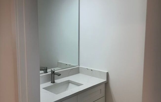 2 beds, 1.5 baths, 1,730 sqft, $2,595, Unit 15655 Lamon Avenue