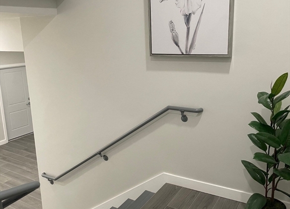 2 beds, 1 bath, $2,250, Unit 401