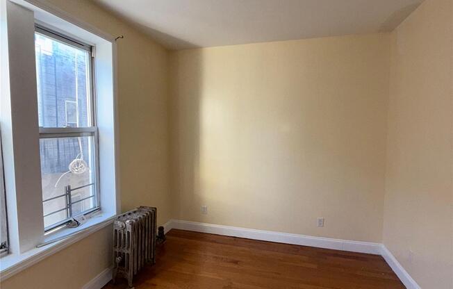 132 E 52 ST