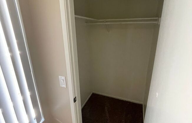 2 beds, 1 bath, 849 sqft, $1,525, Unit 035