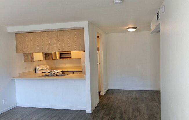 1 bed, 1 bath, 576 sqft, $1,830, Unit 105