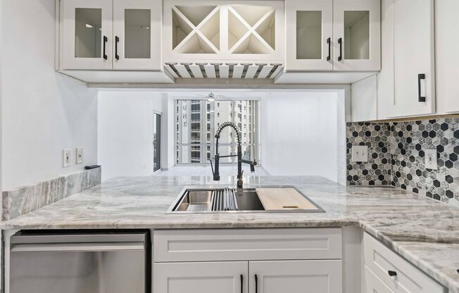 2 beds, 2 baths, $2,795, Unit Unit 1013