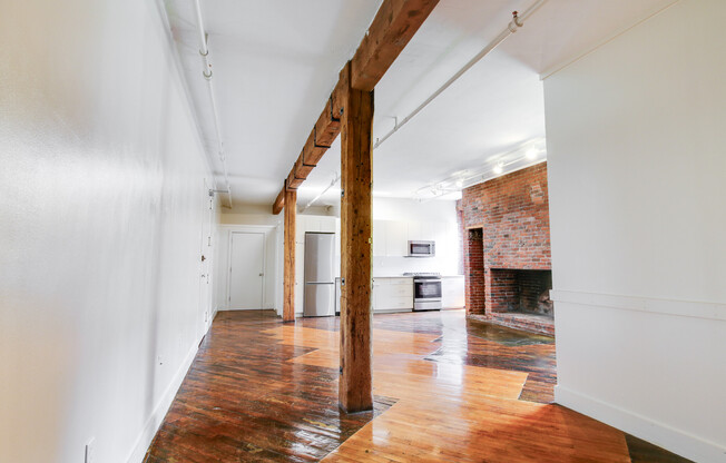 2 beds, 1 bath, 1,100 sqft, $4,400, Unit E214