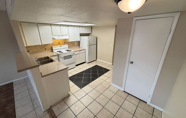 Spacious 2Bed/1Bath 1'st floor apartment in Westside of Las Vegas