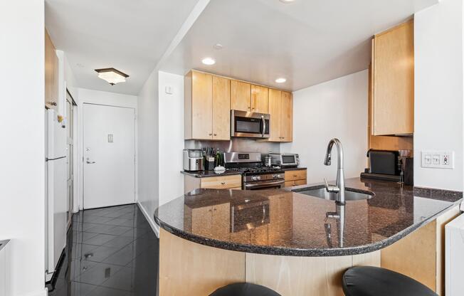 1 bed, 1 bath, 819 sqft, $5,000, Unit PH4D