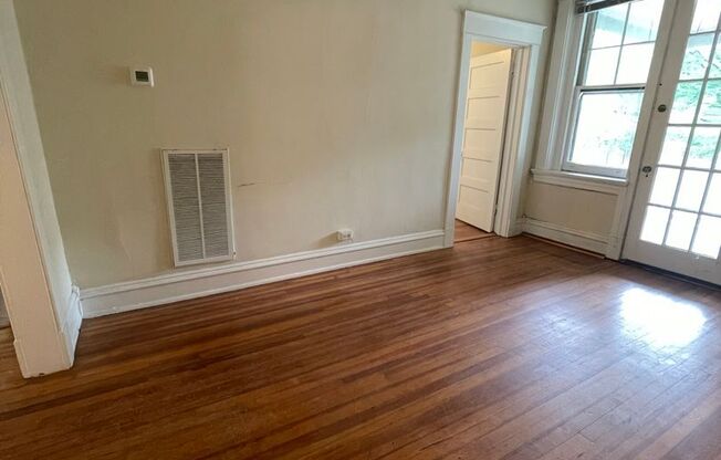 2 beds, 1 bath, $1,595, Unit Apt. 05