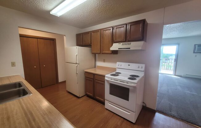 3 beds, 1 bath, 1,220 sqft, $1,299, Unit 124