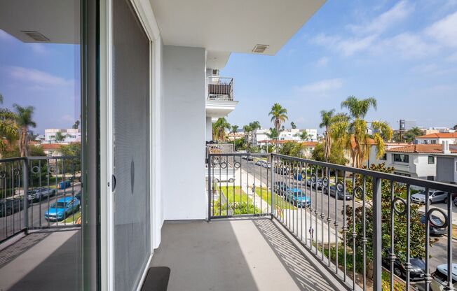 3 beds, 3 baths, 1,412 sqft, $5,480, Unit 307