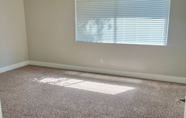 2 beds, 1 bath, 896 sqft, $1,995, Unit 102