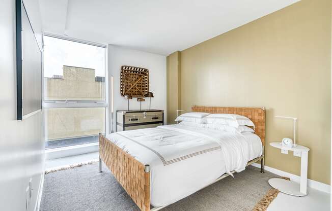 2 beds, 2 baths, 1,008 sqft, $5,652