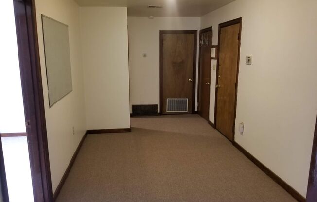 South Oakland 2BR on Bates Street! Call Today to Schedule an Appointment!