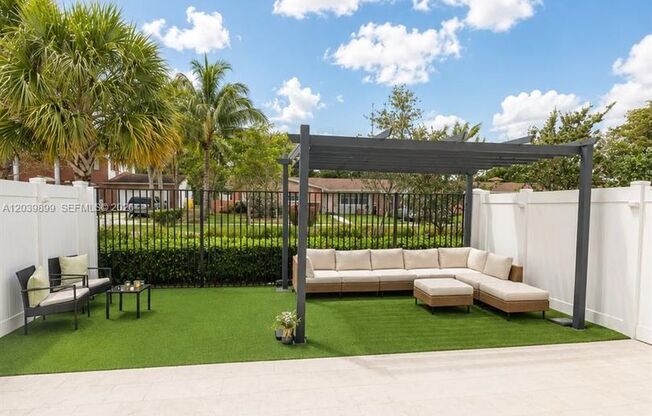 3 beds, 2.5 baths, $3,800