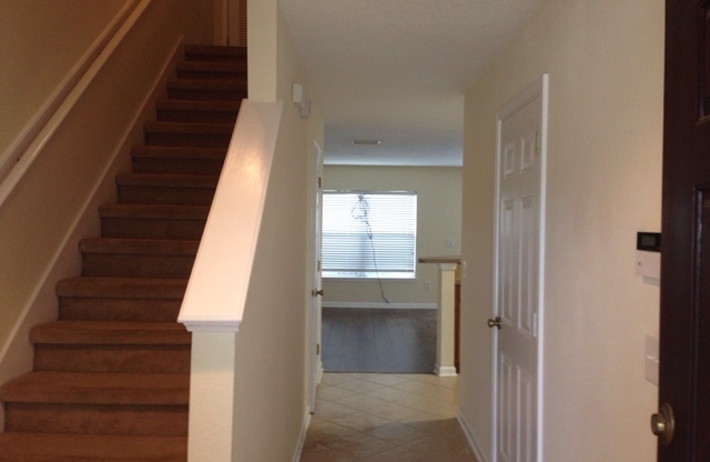 2 beds, 2.5 baths, $1,595