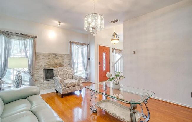 Spacious Home in the Heart of Lewisville – Prime Location Near Parks, Shopping & Dining!