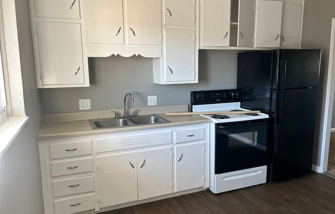 2 beds, 1 bath, 750 sqft, $1,070, Unit B05 1038 17