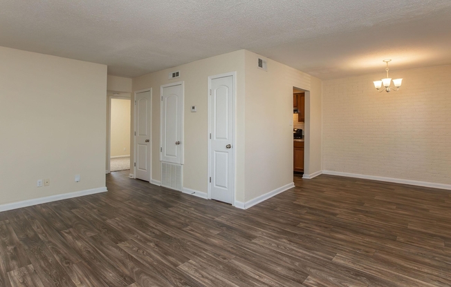 2 beds, 1 bath, 715 sqft, $918