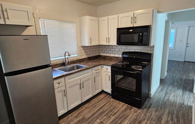 2 beds, 1 bath, 800 sqft, $1,395