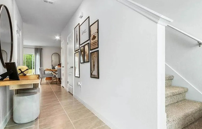 Modern 3BR Home in Woodcreek | Prime Wesley Chapel Location