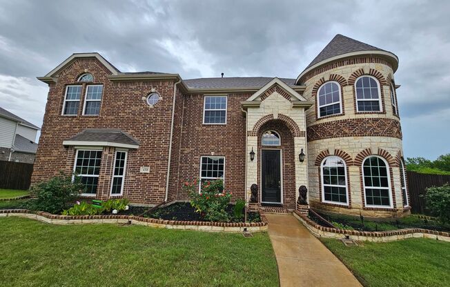 Beautiful 5 bedroom, 4 bathroom home in Garland, TX