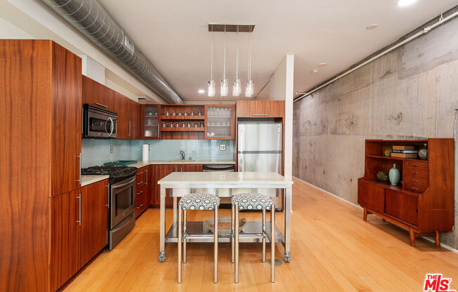 1 bed, 1 bath, 860 sqft, $3,200, Unit 407