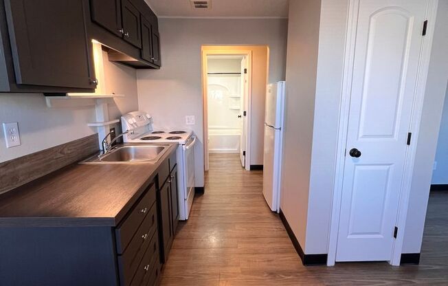 1 bed, 1 bath, 600 sqft, $900, Unit 6