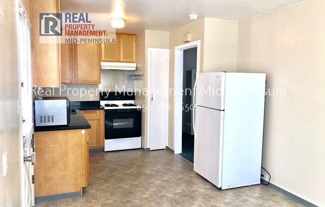 2 Bedroom Apartment with covered car garage