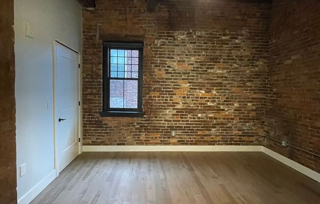 2 beds, 2 baths, 893 sqft, $2,300, Unit 123-318