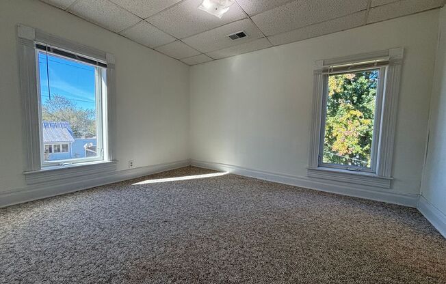 2 beds, 1 bath, 800 sqft, $845, Unit 528 Factory St