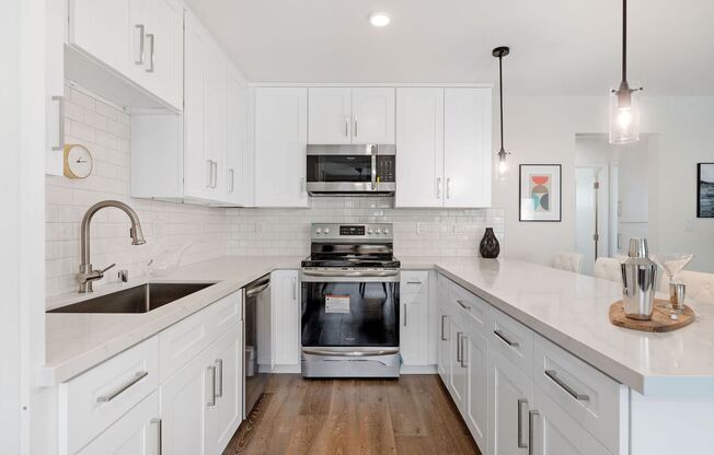 2 beds, 2 baths, 949 sqft, $3,675, Unit 6