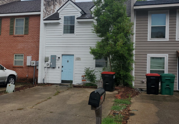127 E PAMELA DR