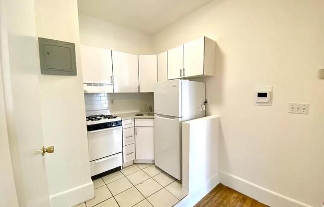 2 beds, 1 bath, $2,995, Unit 2F