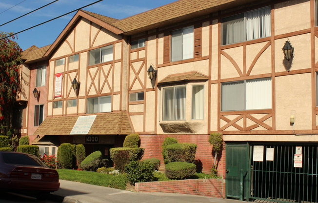1 bed, 1 bath, 730 sqft, $1,695, Unit 14030 118