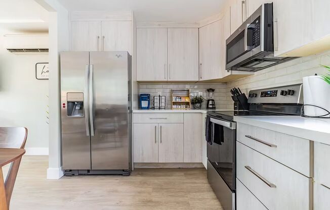 2 bedroom and 2.5 bathroom house in Tukwila