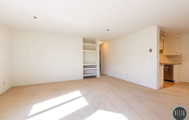 PREMIUM CORNER UNIT LOWER PACIFIC HEIGHTS 1BD W/ PARKING AND PET-FRIENDLY AMENITIES