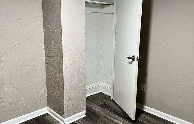 *** Beautiful Avalon Apartment on California Avenue * Renovated * Granite & Stainless Steel * Modern * Available Now ***
