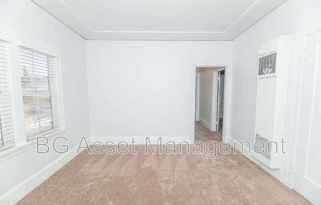 1000 E 33 ST